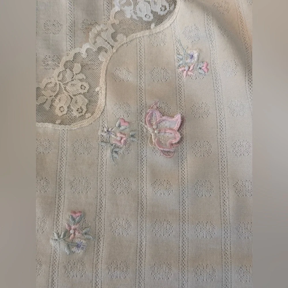 Etienne Vintage ivory sleep shirt/Chemise chest 44” size Large-cotton/poly blend